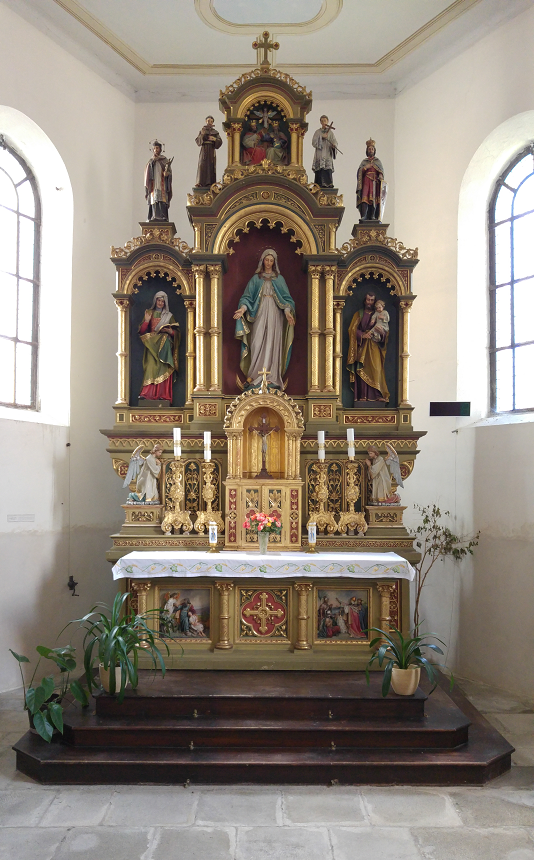 Hlavní oltář farního kostela Neposkvrněného Početí Panny Marie v Černé v Pošumaví