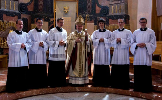 Bohoslovci se svým biskupem