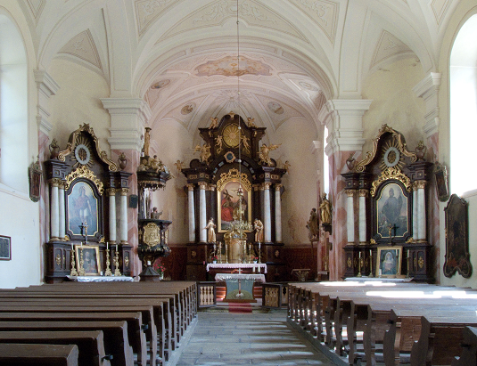 Interiér kostela v Hodňově